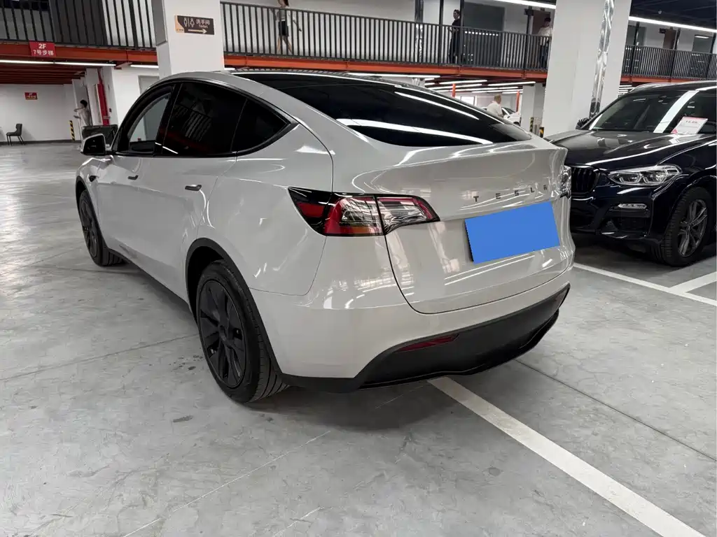 Tesla Model Y — миниатюра 14