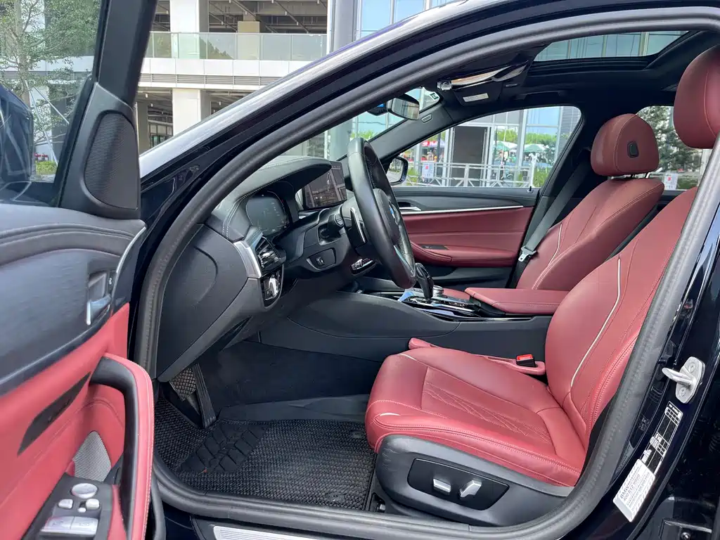 BMW 5 Series — миниатюра 10