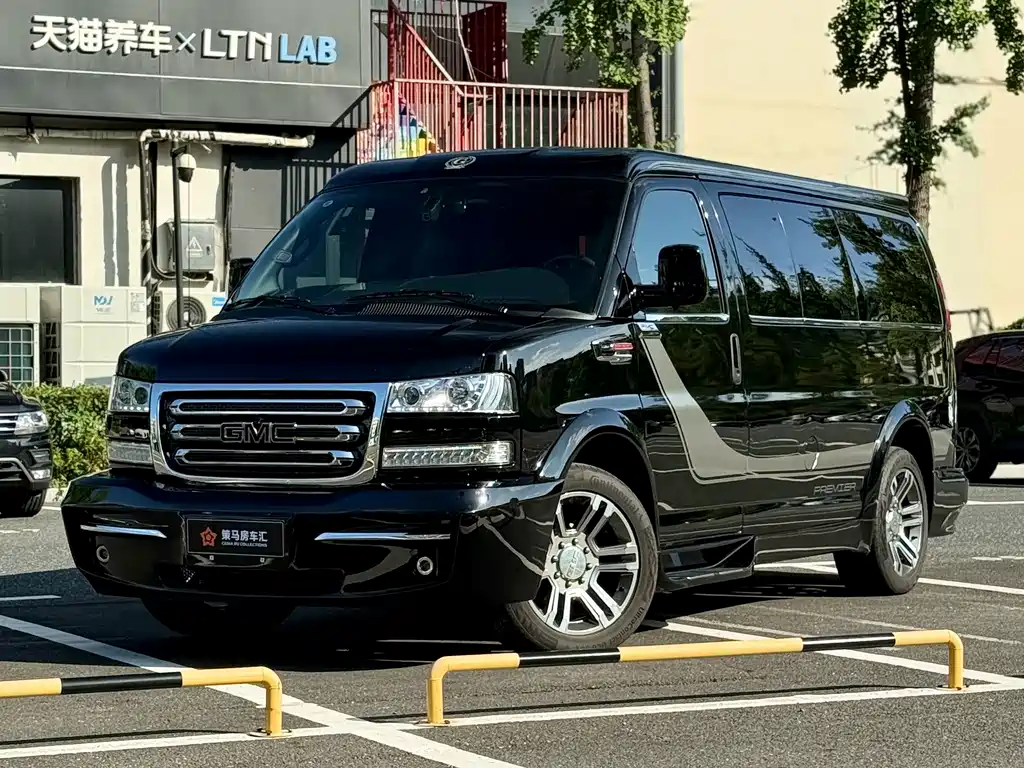 GMC Savana