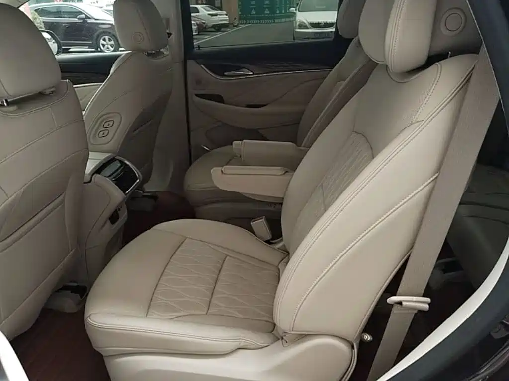 Buick Enclave — миниатюра 17