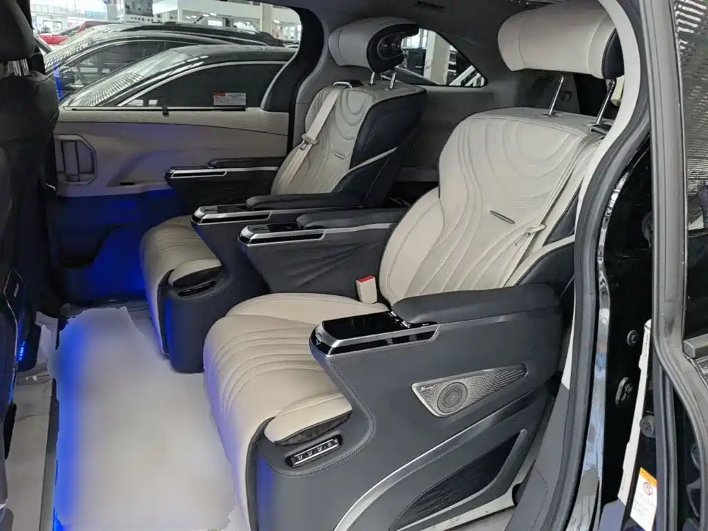 Toyota Sienna — миниатюра 17