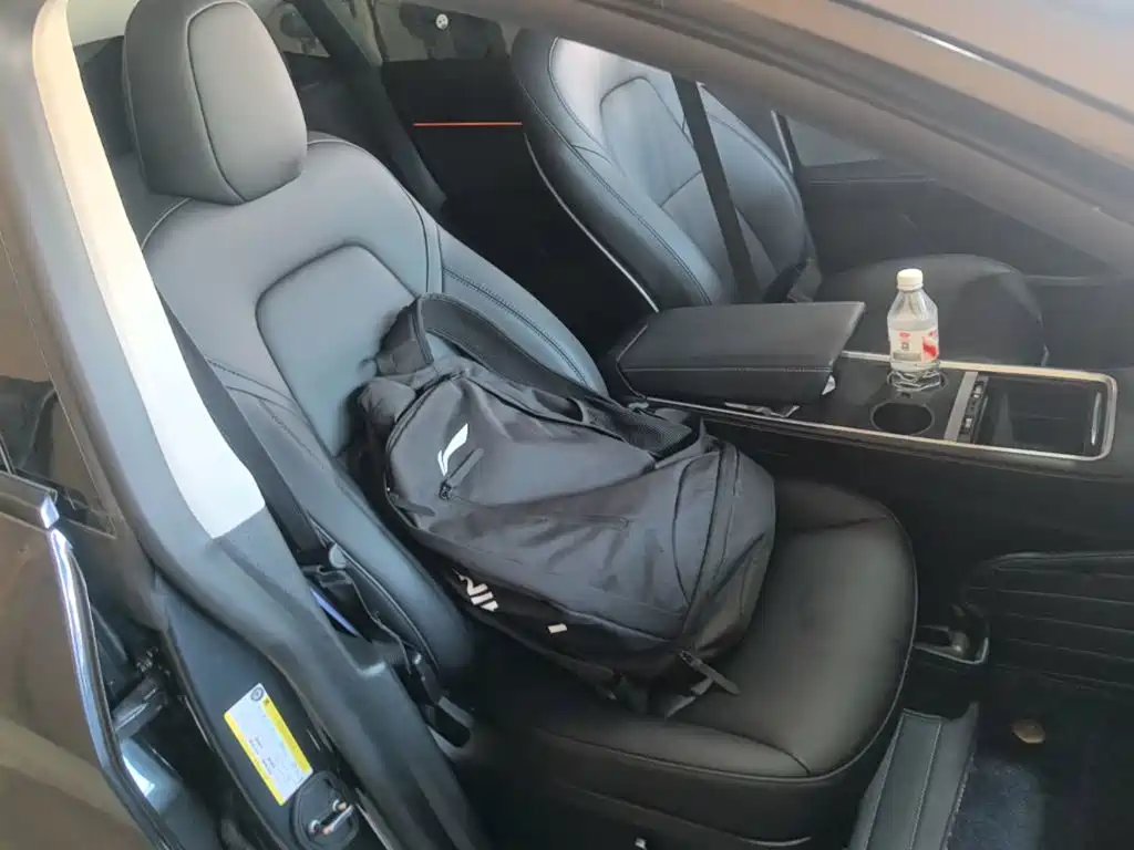 Tesla Model Y — миниатюра 25
