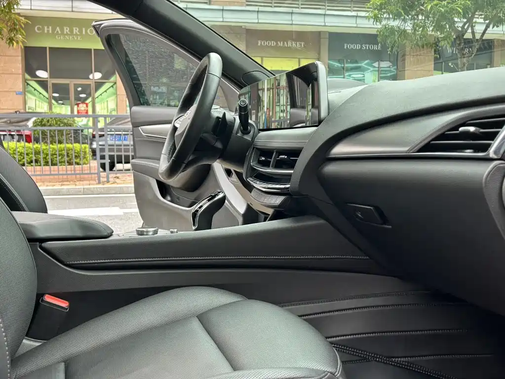 Cadillac CT5 — миниатюра 11
