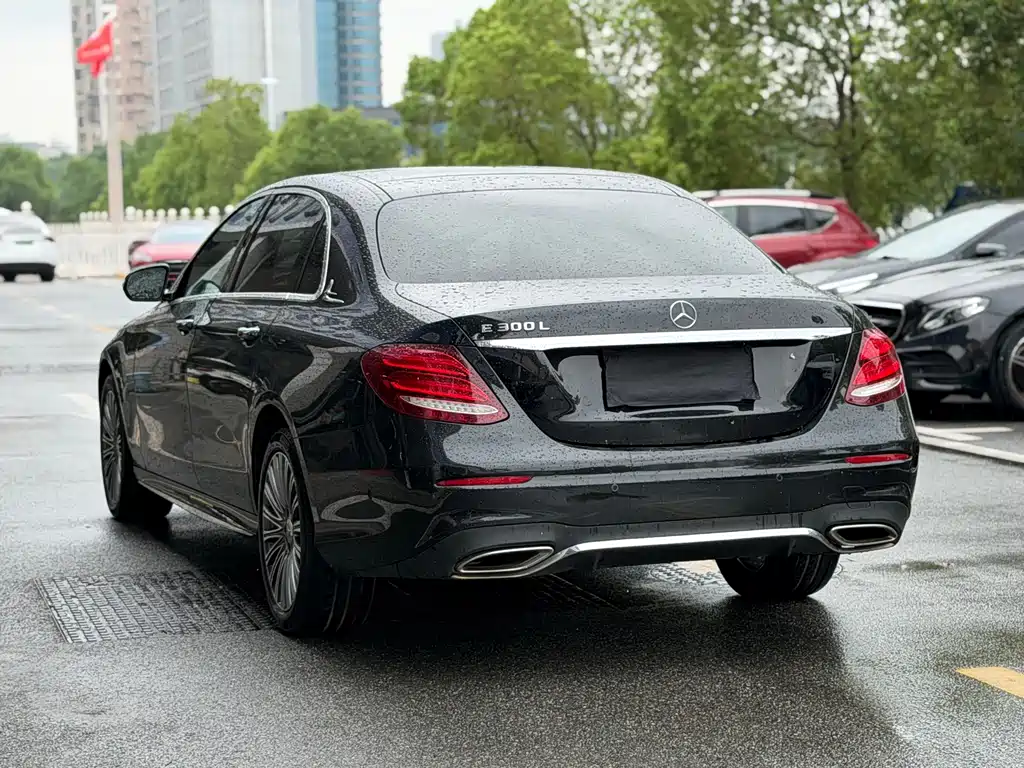 Mercedes-Benz E-Class — миниатюра 10