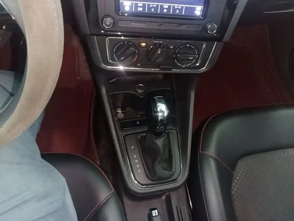 Volkswagen Santana — миниатюра 14