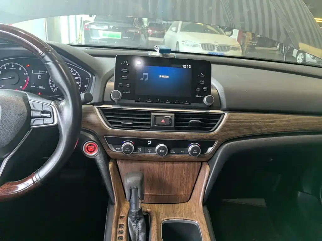 Honda Accord — миниатюра 13