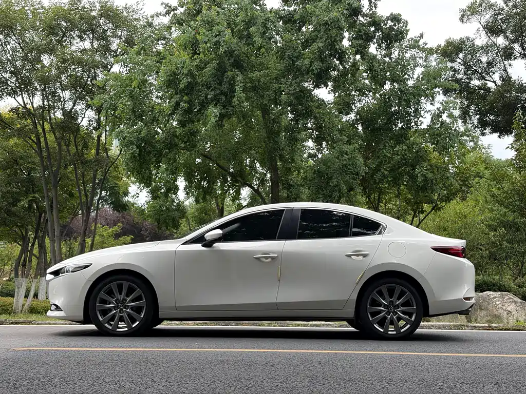 Mazda 3 Axela — миниатюра 9