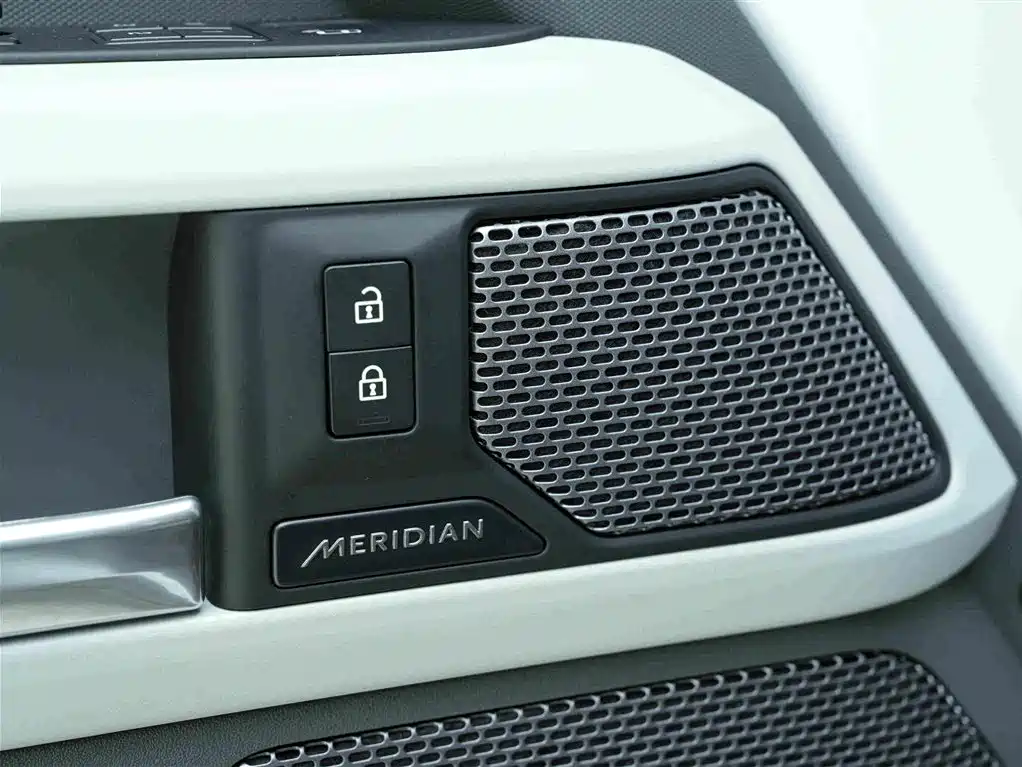 Land Rover Defender — миниатюра 15
