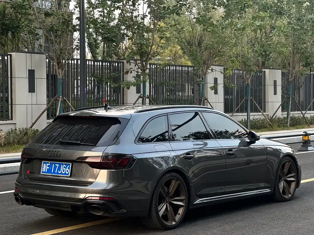 Audi RS 4 — миниатюра 10