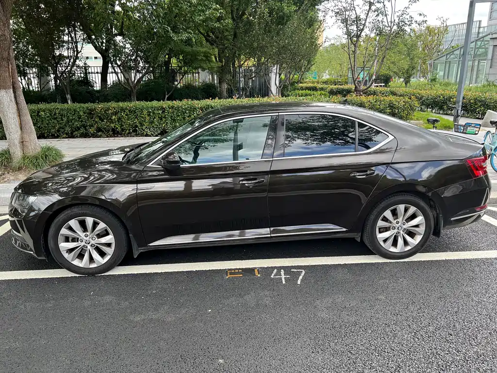 Skoda Superb — миниатюра 4