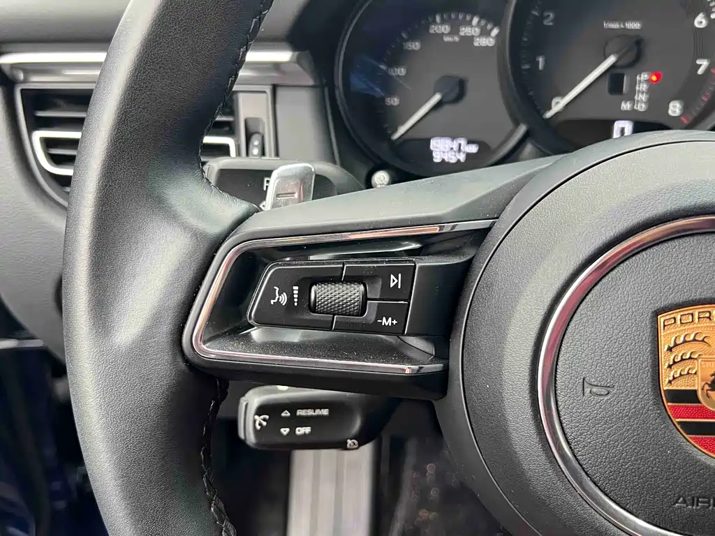 Porsche Macan — миниатюра 11
