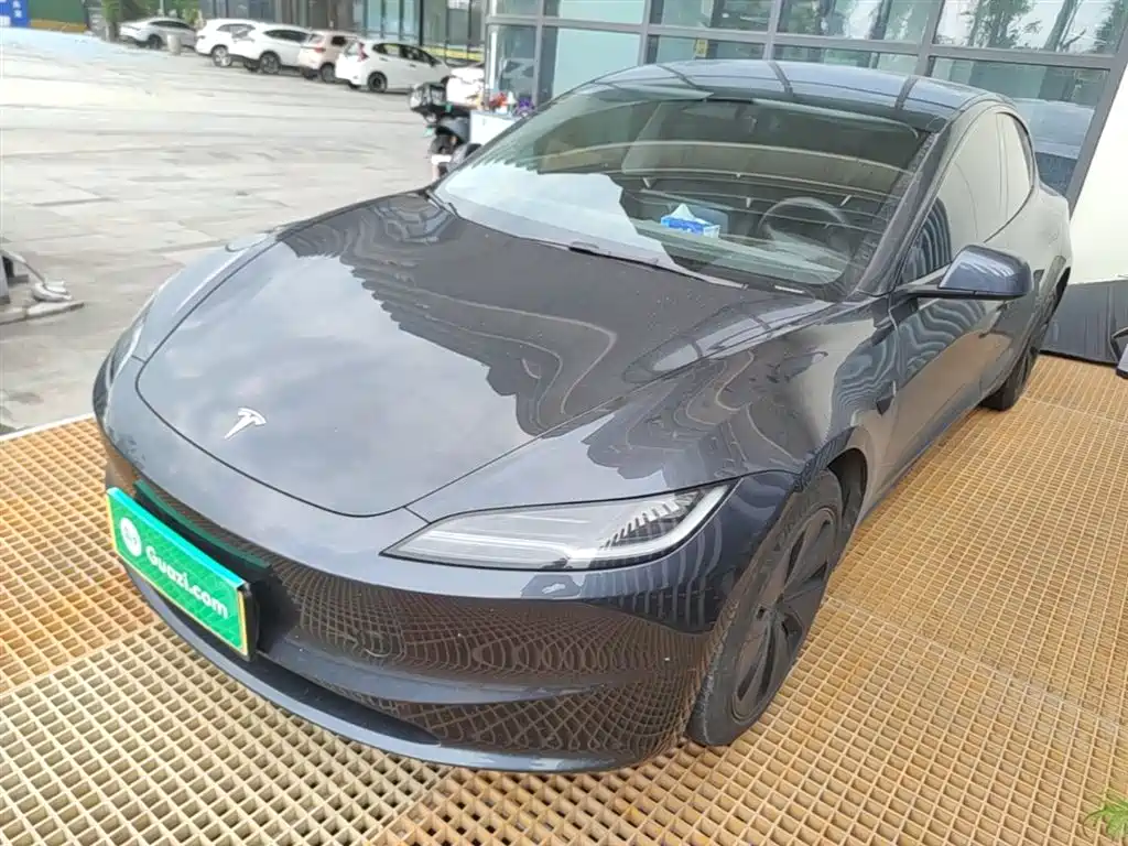 Tesla Model 3 2024