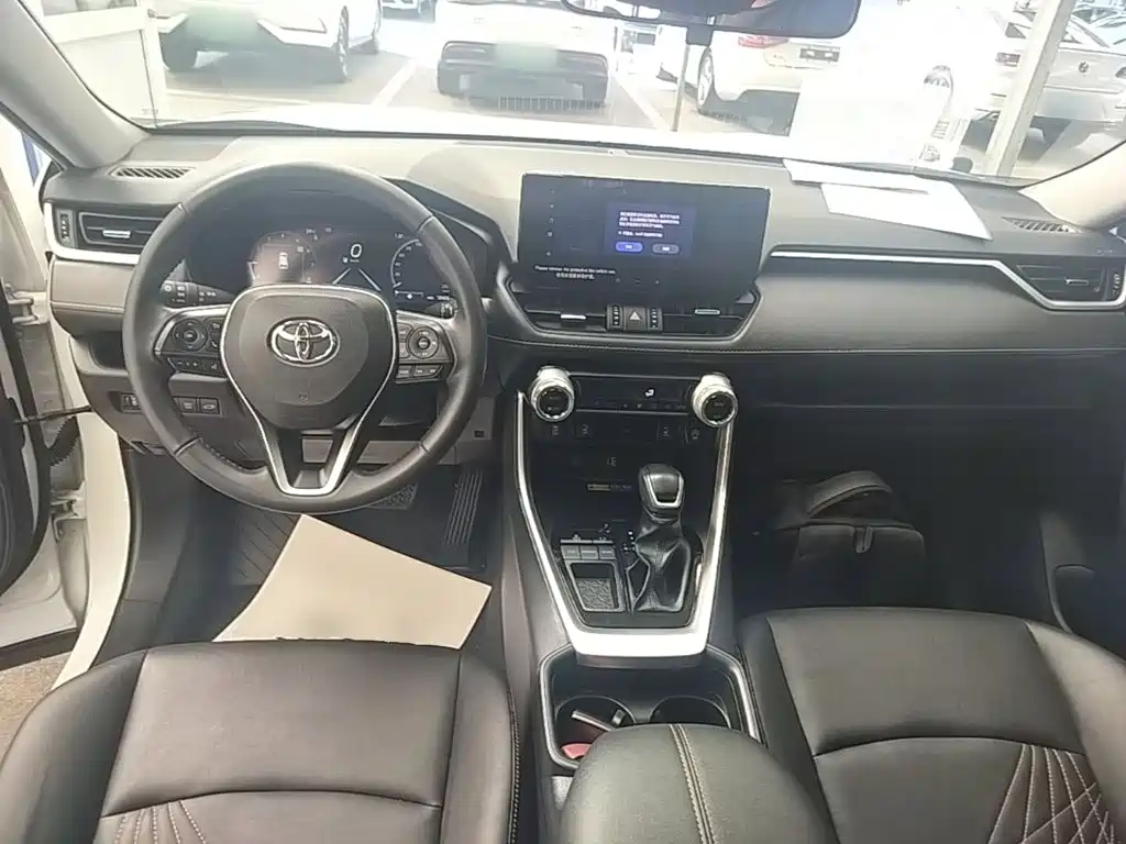 Toyota RAV4 — миниатюра 10