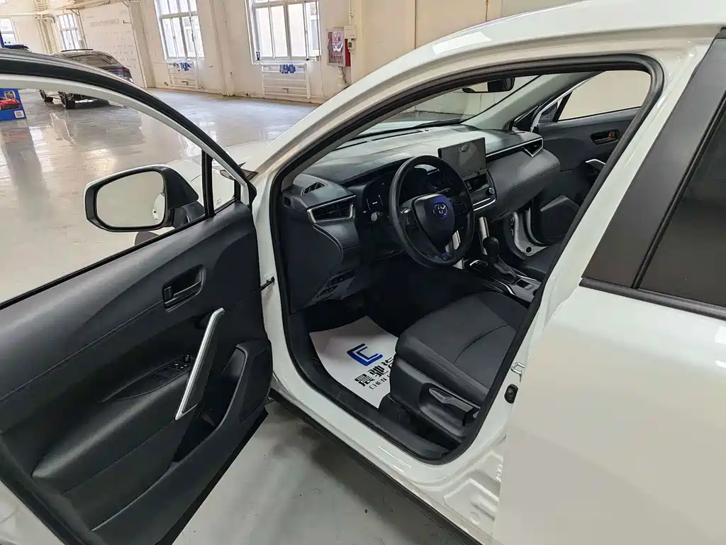 Toyota Corolla Cross — миниатюра 11