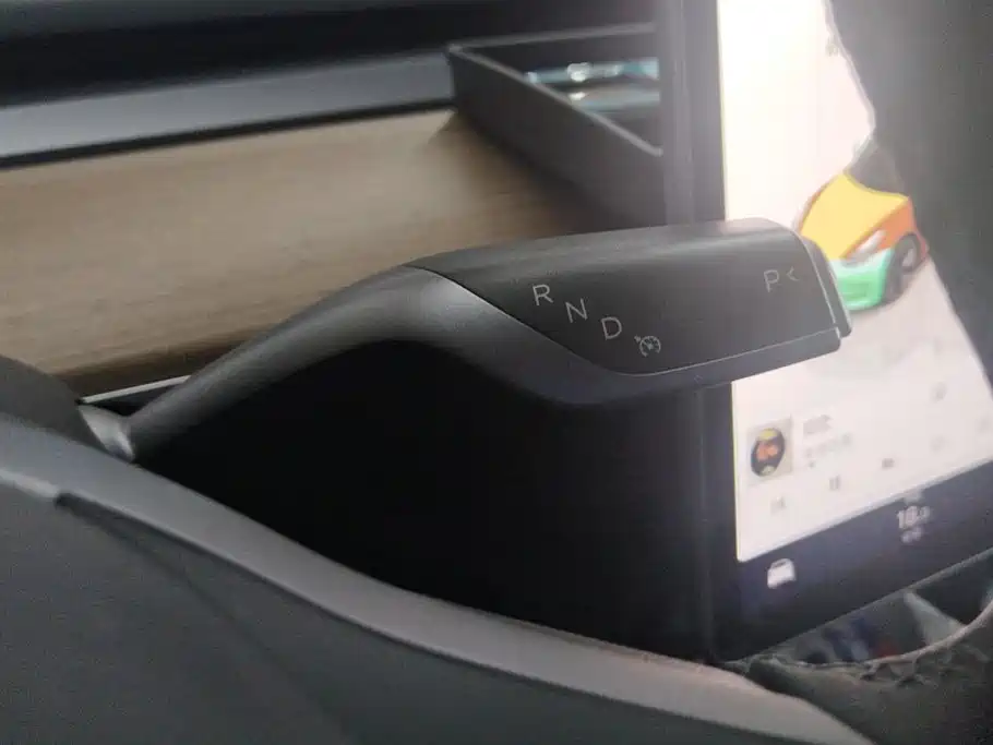 Tesla Model 3 — миниатюра 16
