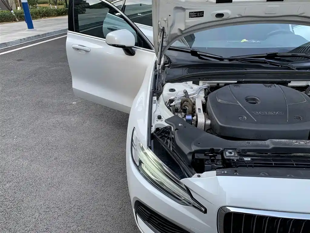 VOLVO S60 PLUG IN HYBRID