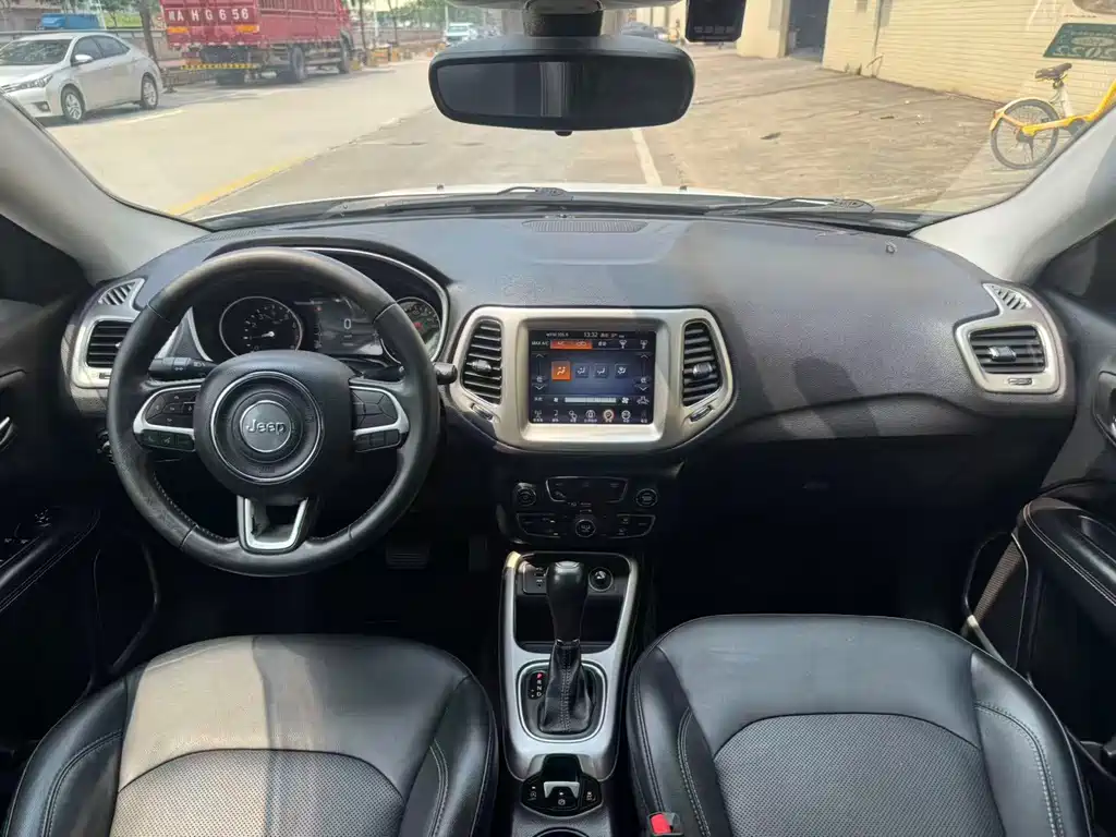 Jeep Compass — миниатюра 8