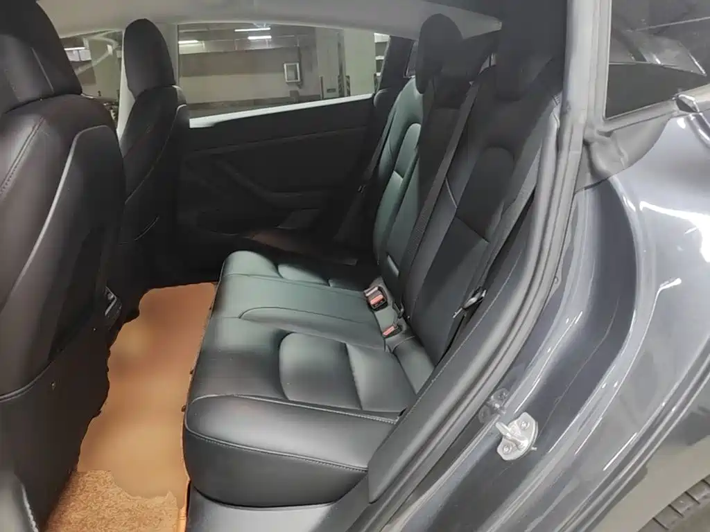 Tesla Model 3 — миниатюра 17