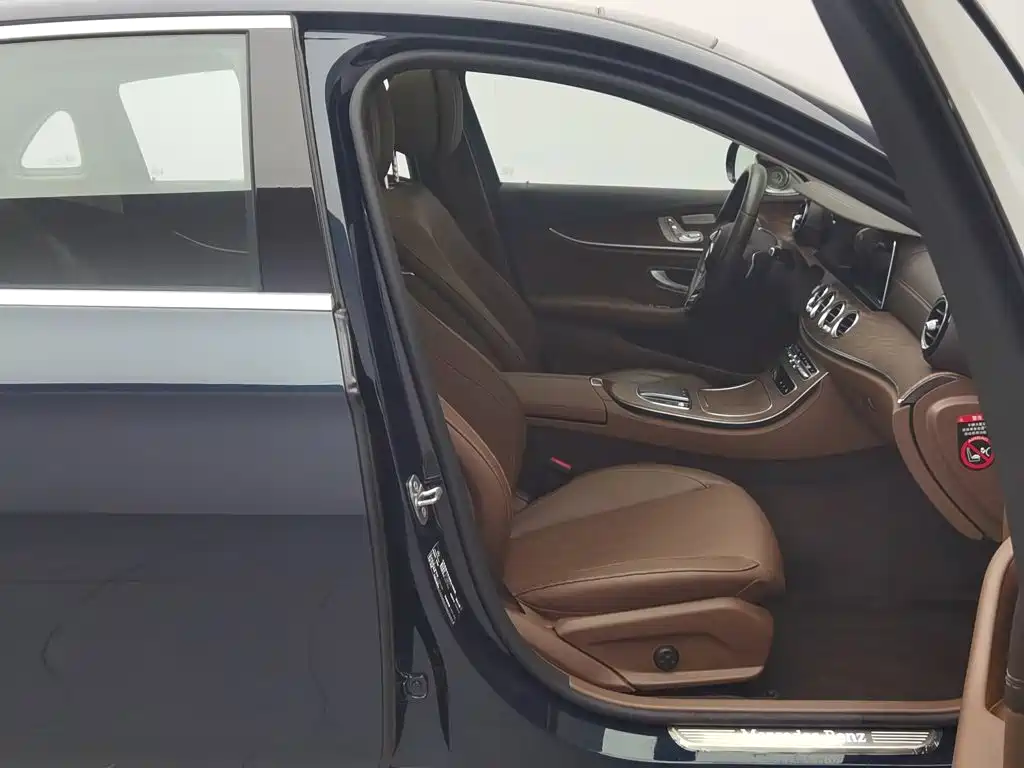 Mercedes-Benz E-Class — миниатюра 23