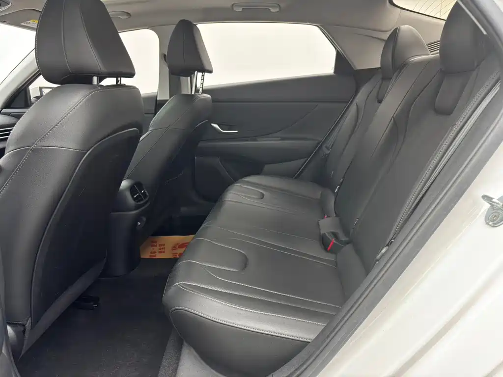 Hyundai Elantra — миниатюра 15