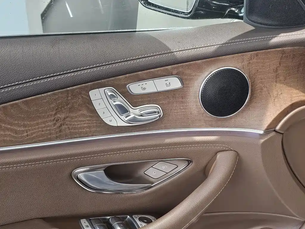 Mercedes-Benz E-Class — миниатюра 10