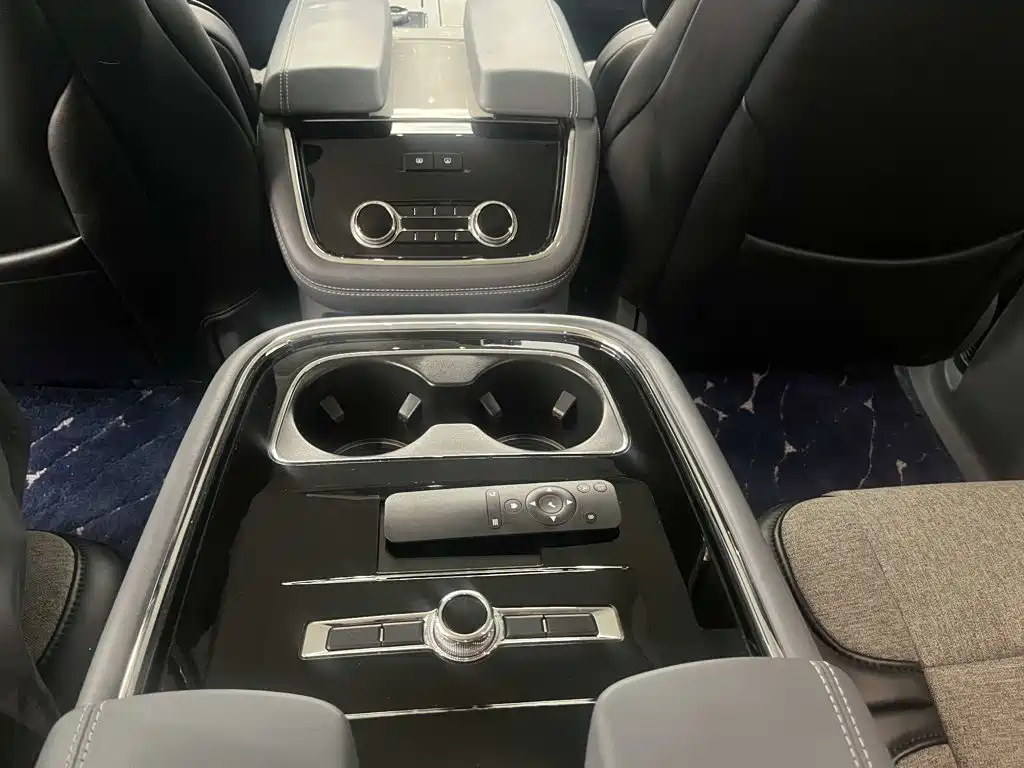 Lincoln Navigator — миниатюра 28
