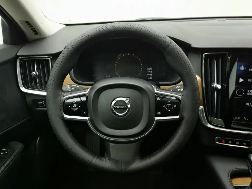 Volvo S90 — миниатюра 11