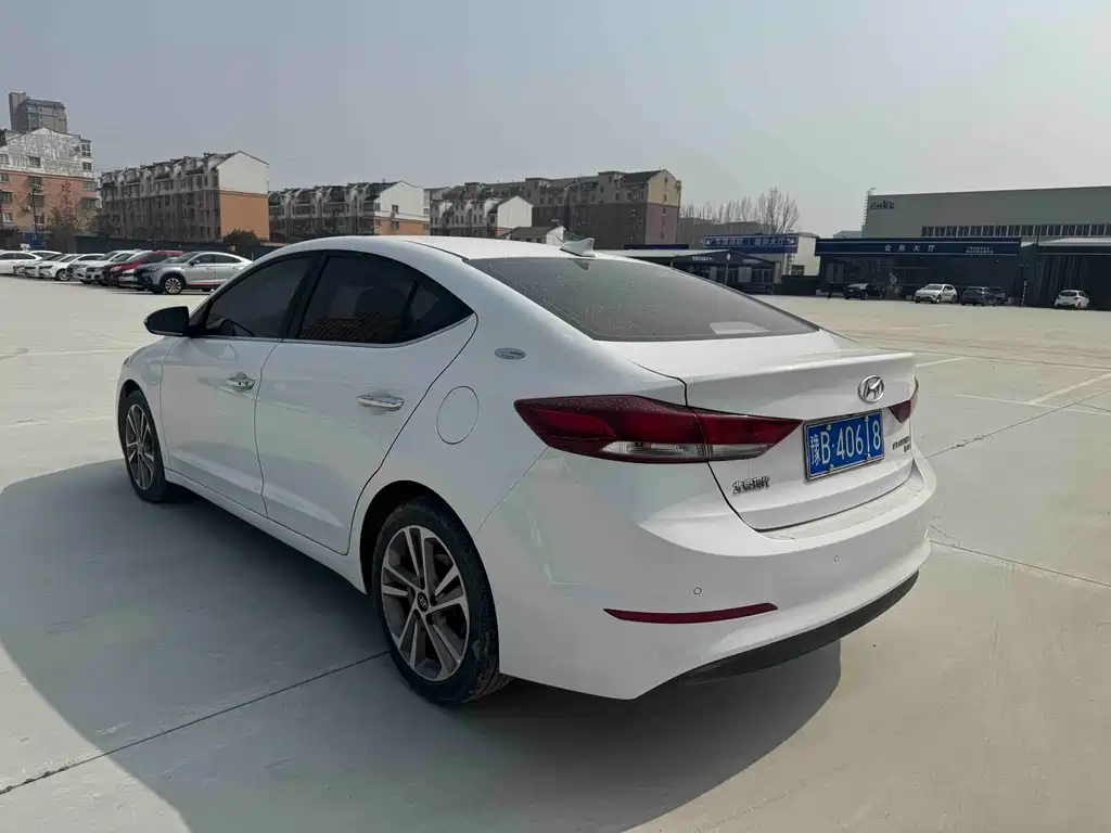 Hyundai Elantra — миниатюра 23