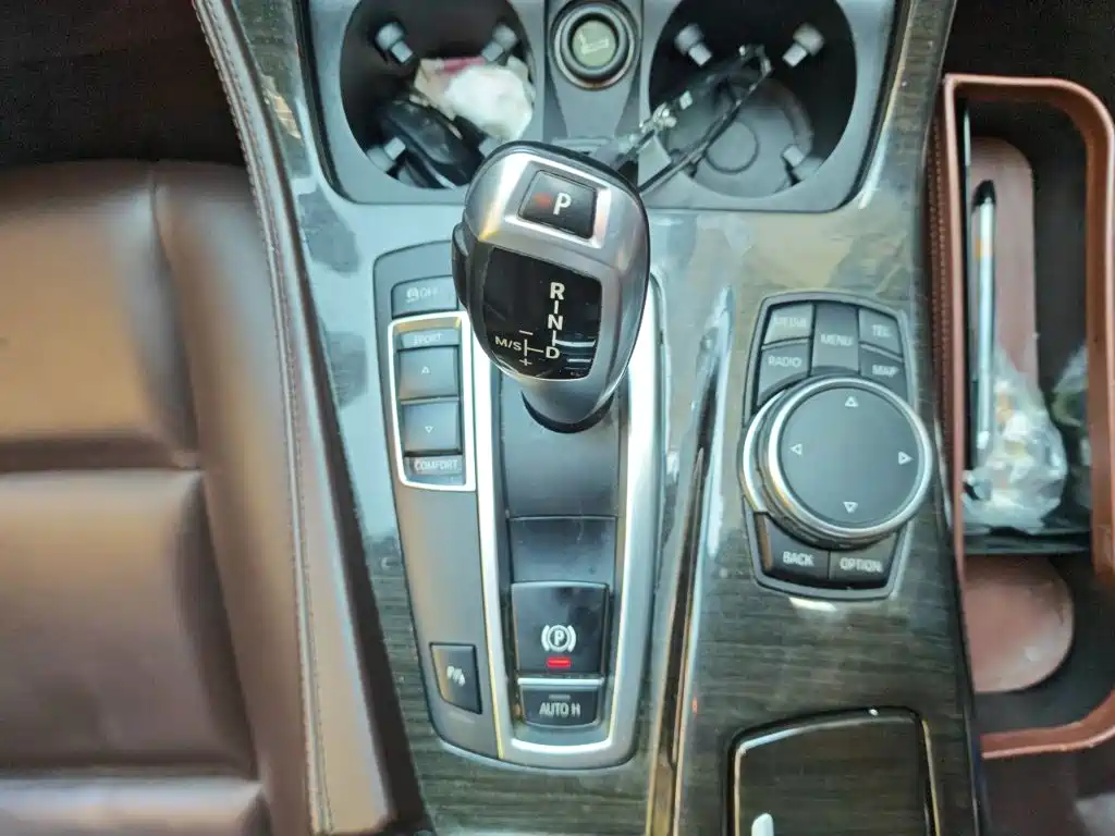 BMW 5 Series — миниатюра 10