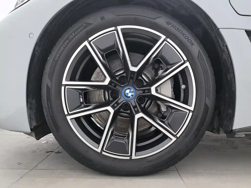 BMW i4 — миниатюра 17