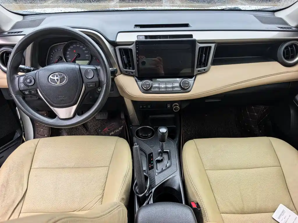 Toyota RAV4 — миниатюра 9