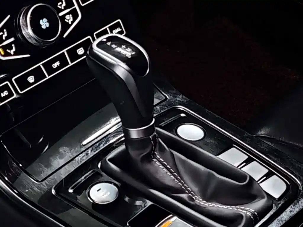 Hongqi Hongqi H5 — миниатюра 12