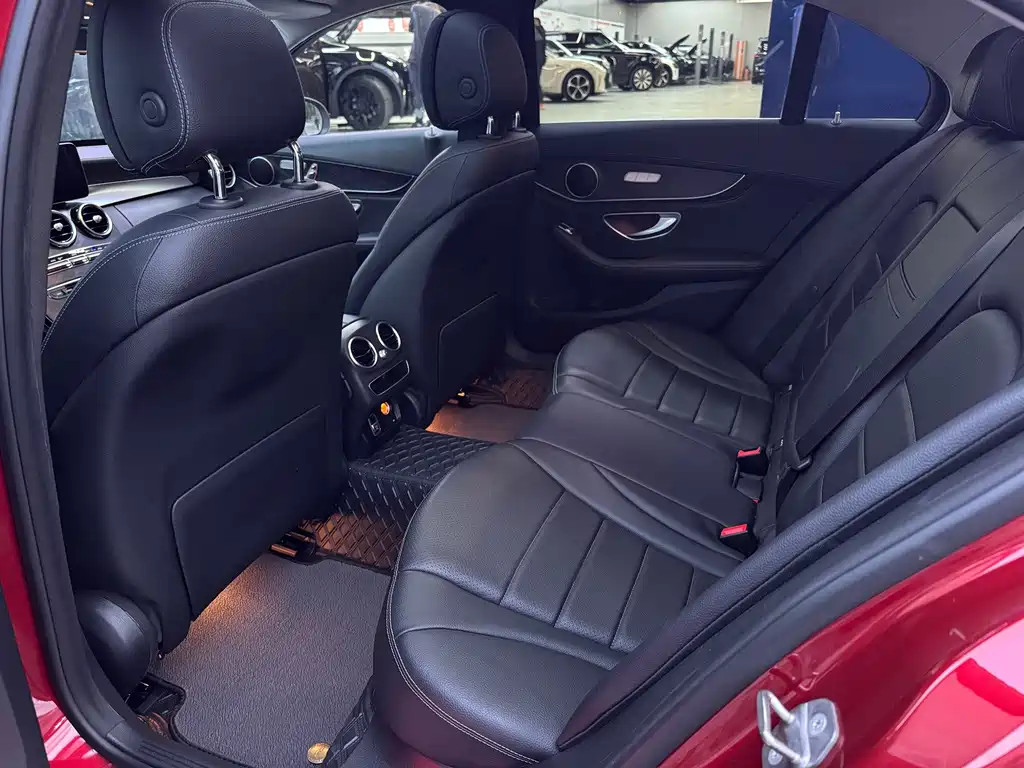 Mercedes-Benz C-Class — миниатюра 8