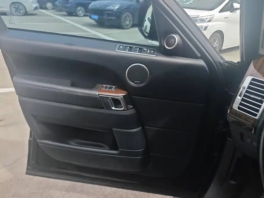 Land Rover Range Rover — миниатюра 7