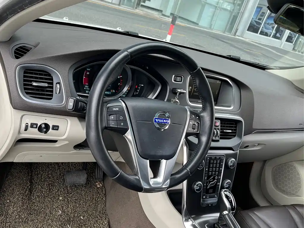 Volvo V40 — миниатюра 10