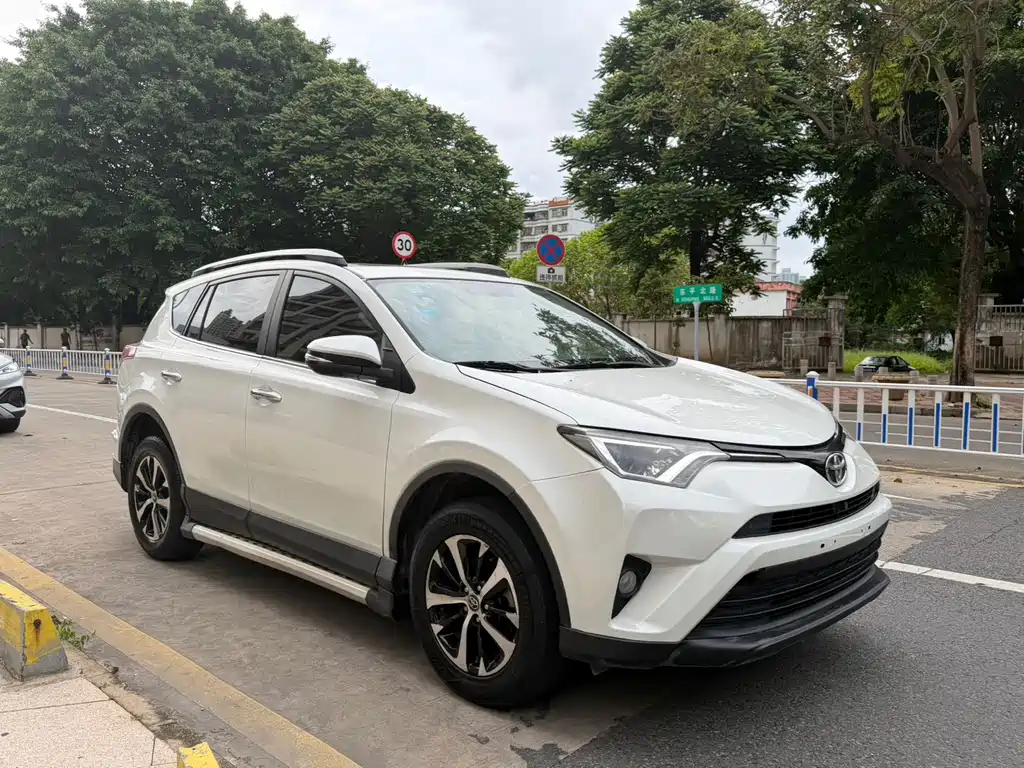 Toyota RAV4 — миниатюра 3