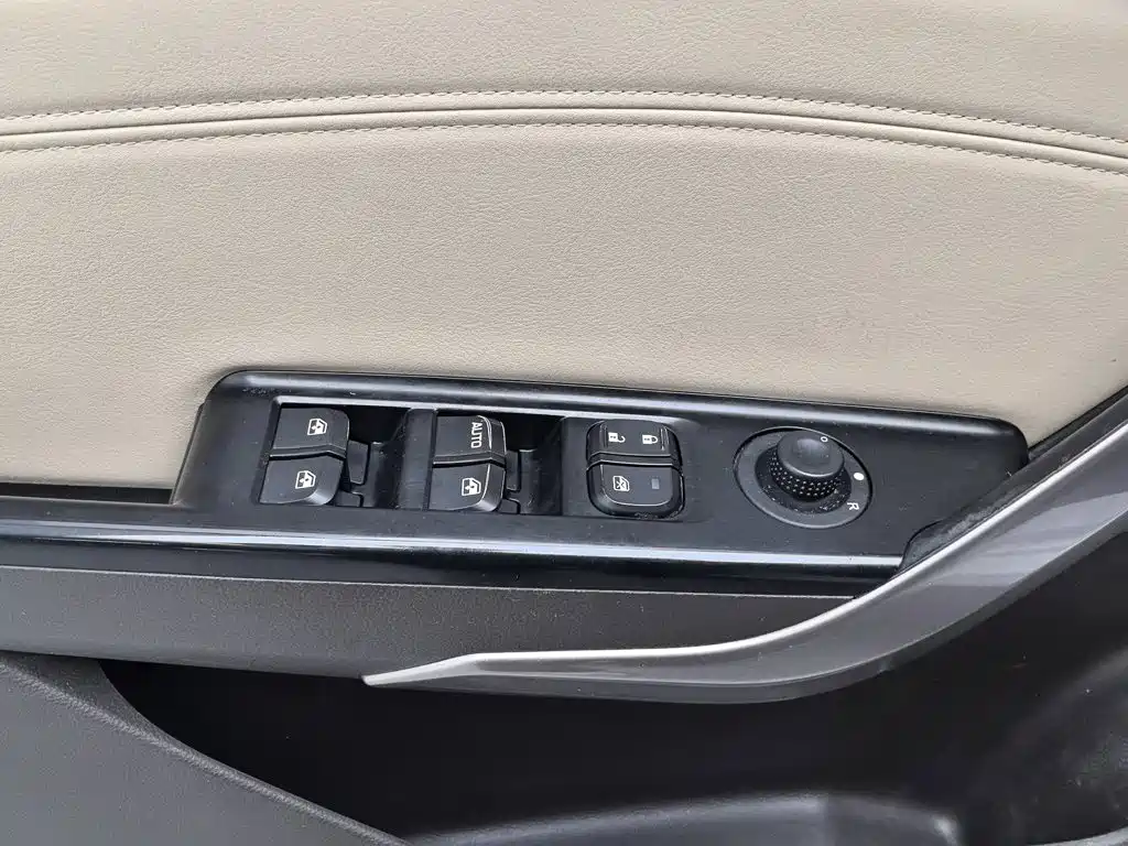Baojun 310W — миниатюра 9