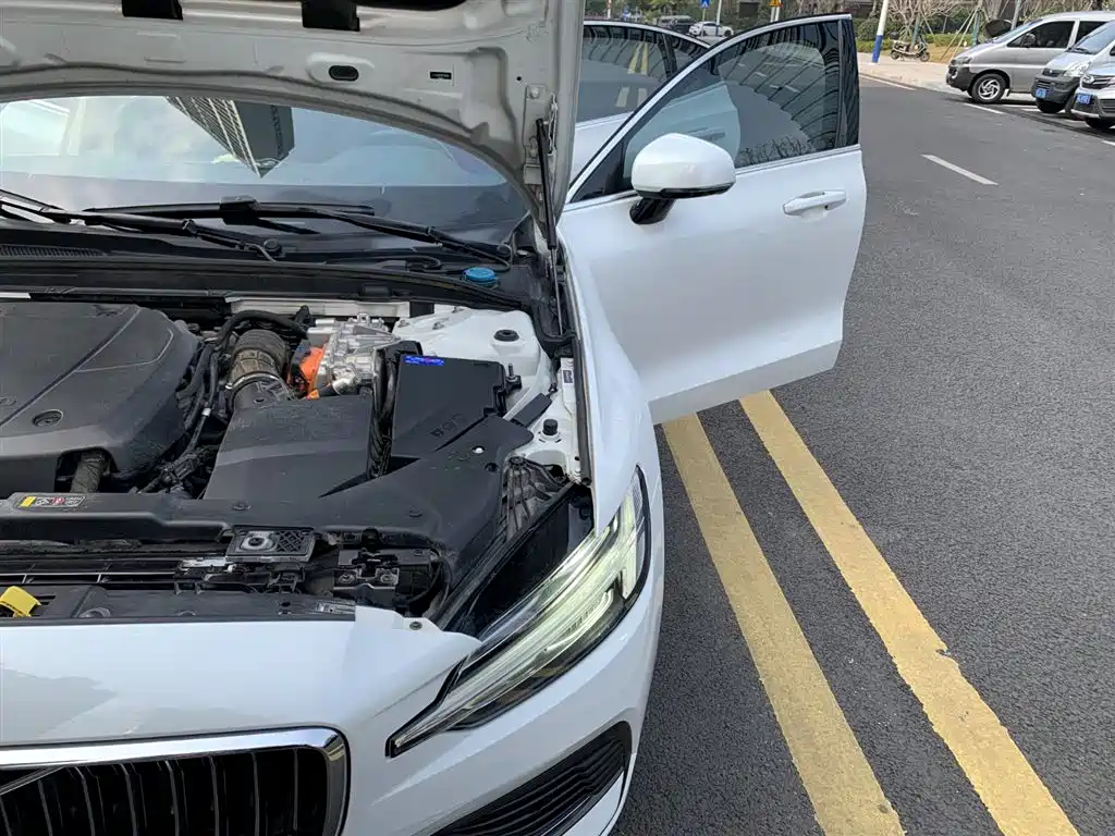 VOLVO S60 PLUG IN HYBRID