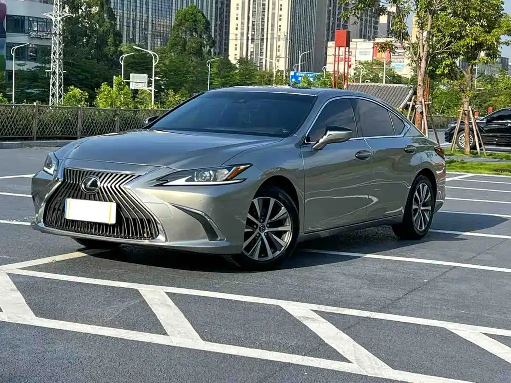 Купить Lexus ES