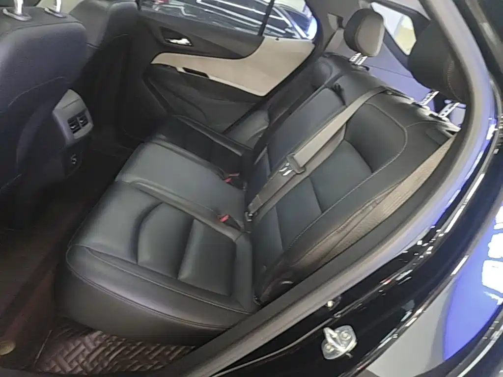 Chevrolet Equinox — миниатюра 17