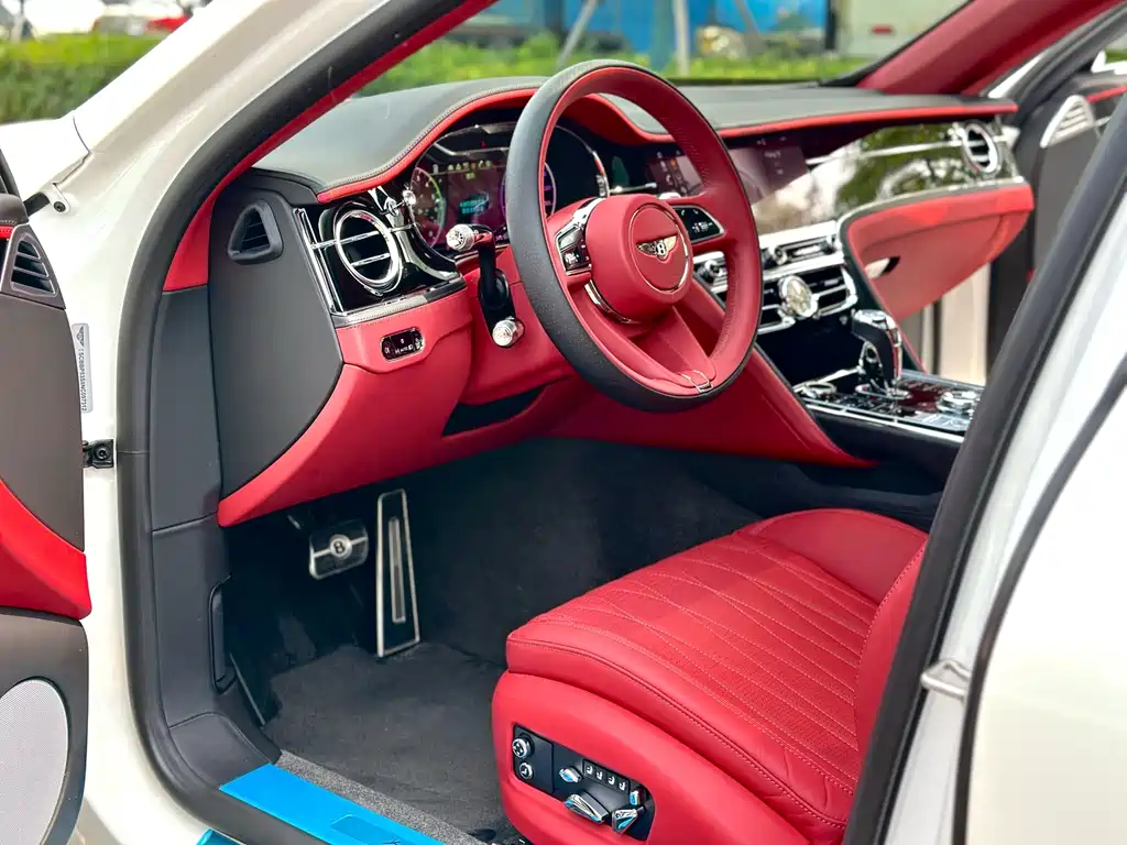 Bentley Flying Spur PHEV — миниатюра 10
