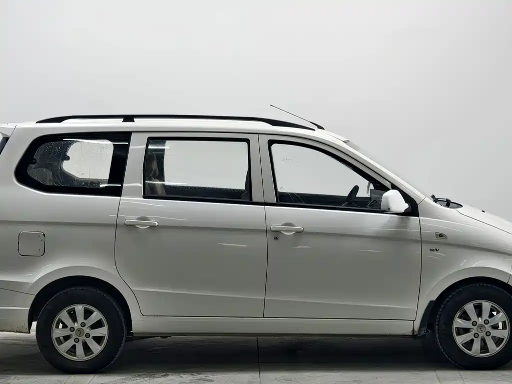 Wuling Hongguang — миниатюра 8