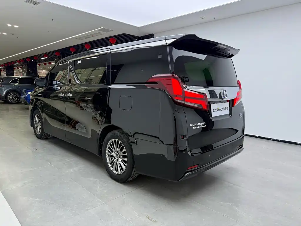 Toyota Alphard — миниатюра 9