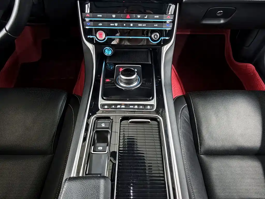 Jaguar XE — миниатюра 9