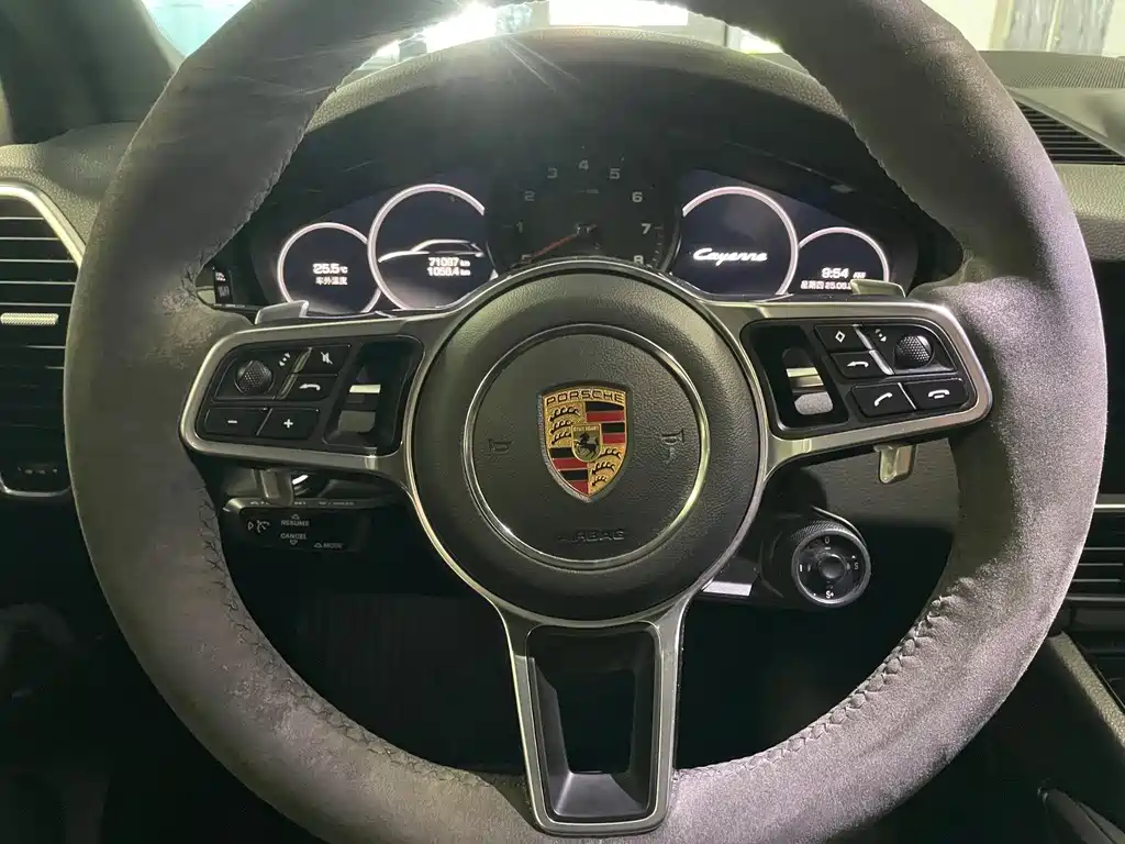 Porsche Cayenne — миниатюра 14