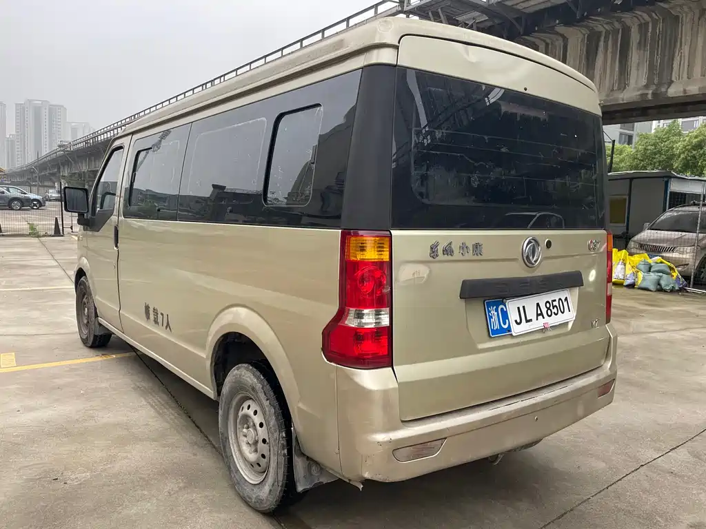 DFSK C37 — миниатюра 8