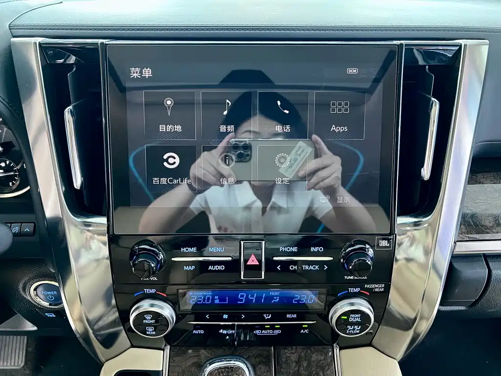 Toyota Alphard — миниатюра 16