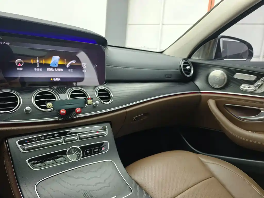 Mercedes-Benz E-Class — миниатюра 27