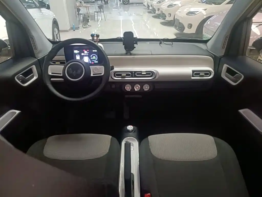 Wuling MINIEV — миниатюра 10