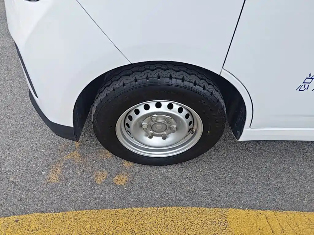 Wuling Yangguang — миниатюра 23